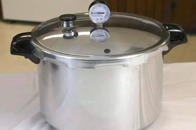 Pressure canning pot